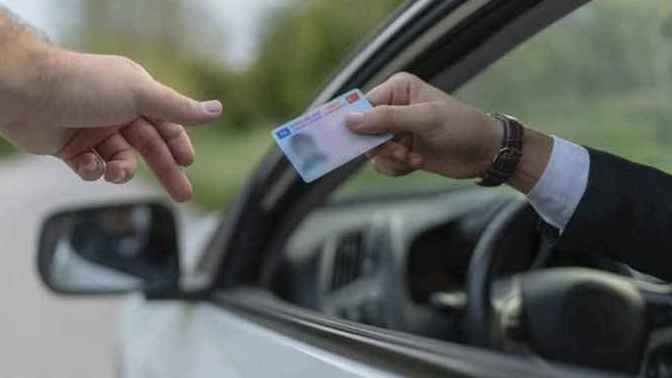 El Konulan Ehliyet Nasıl Geri Alınır?